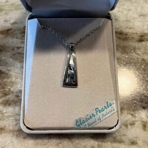 Glacier Pearl necklace